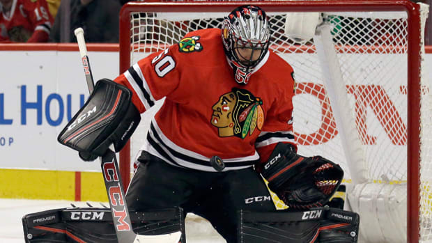 corey-crawford-blackhawks-goalie-fight-nhl-blues-960.jpg